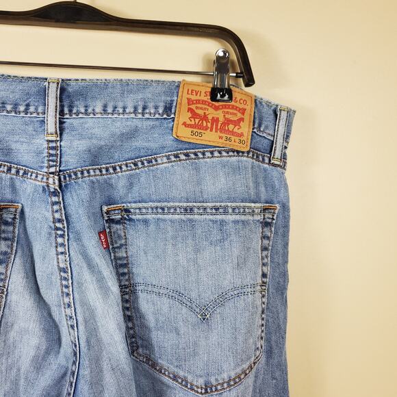 Levi's 505 Regular Fit Men's Jeans Light Wash Size 36x30 - Picture 7 of 11